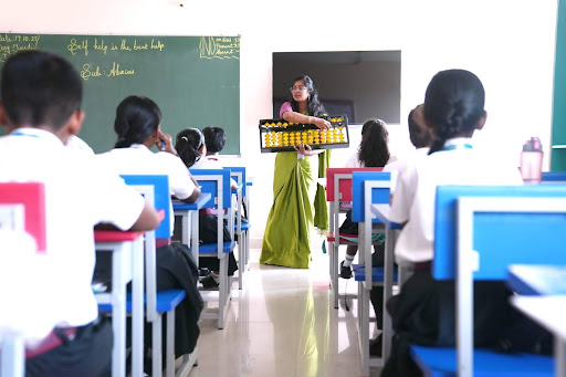 Expert collaboration in a classroom